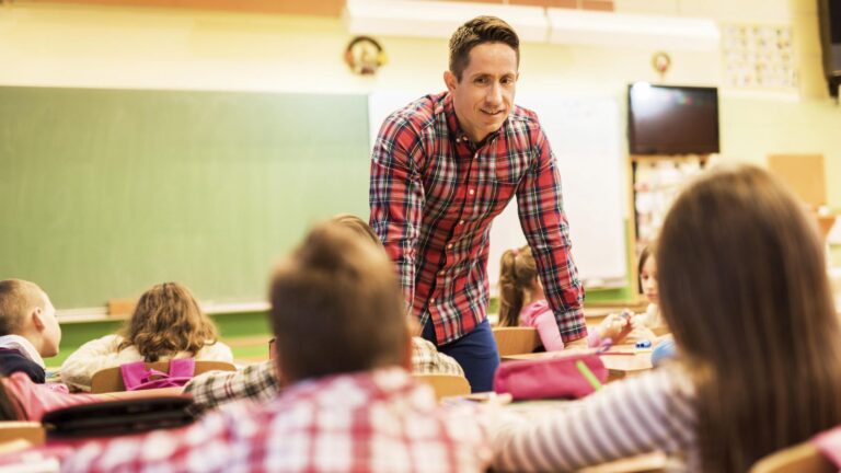 ¿Cómo Se Puede Mejorar El Prestigio De La Educación?